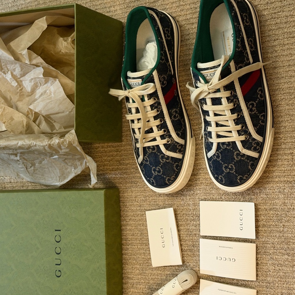 Gucci Men's Blue Sneakers with Red and Green Stripes